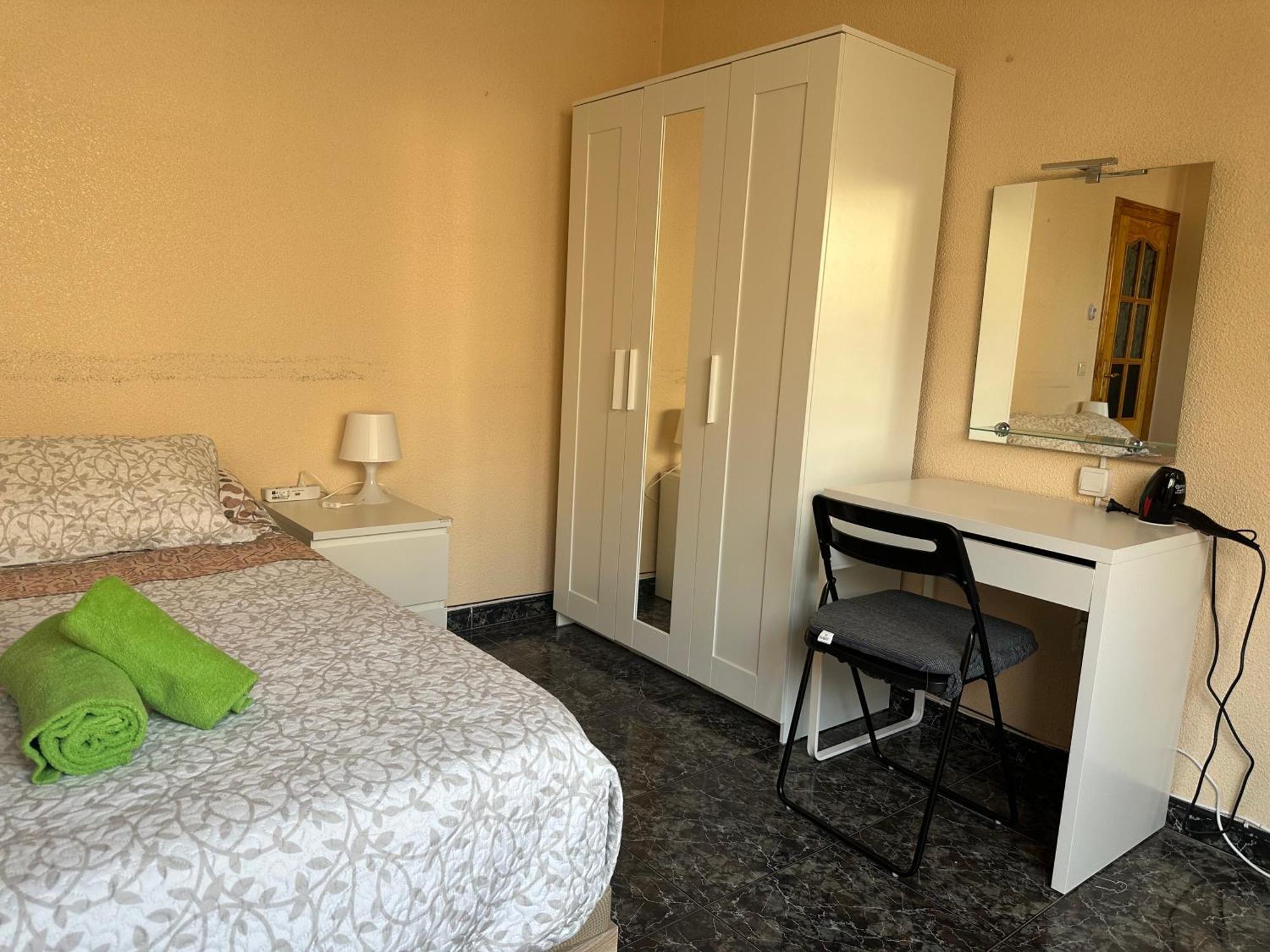 Almeria Centro Habitacion Privada En Apartamento Compartido Eksteriør billede