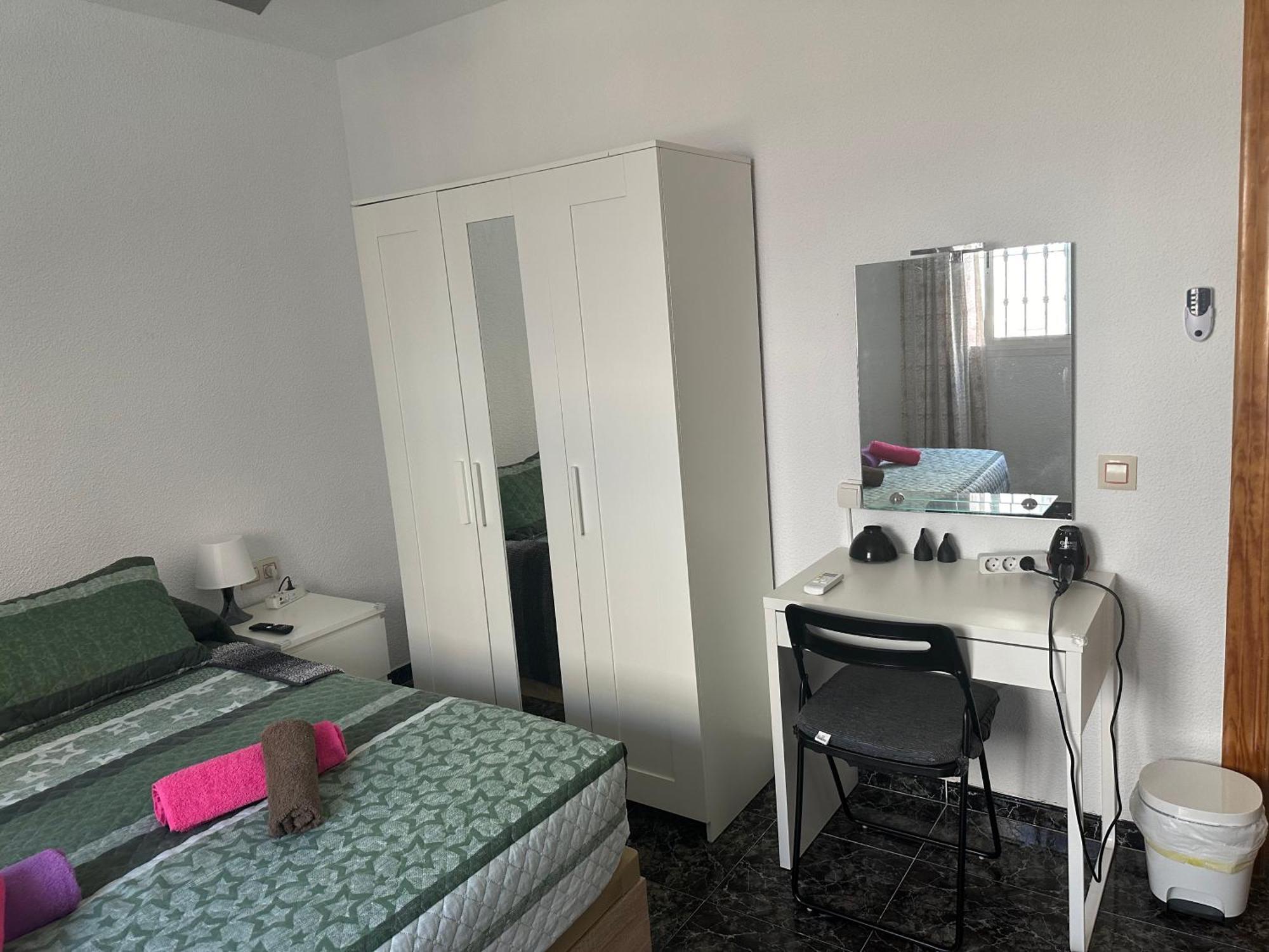 Almeria Centro Habitacion Privada En Apartamento Compartido Eksteriør billede