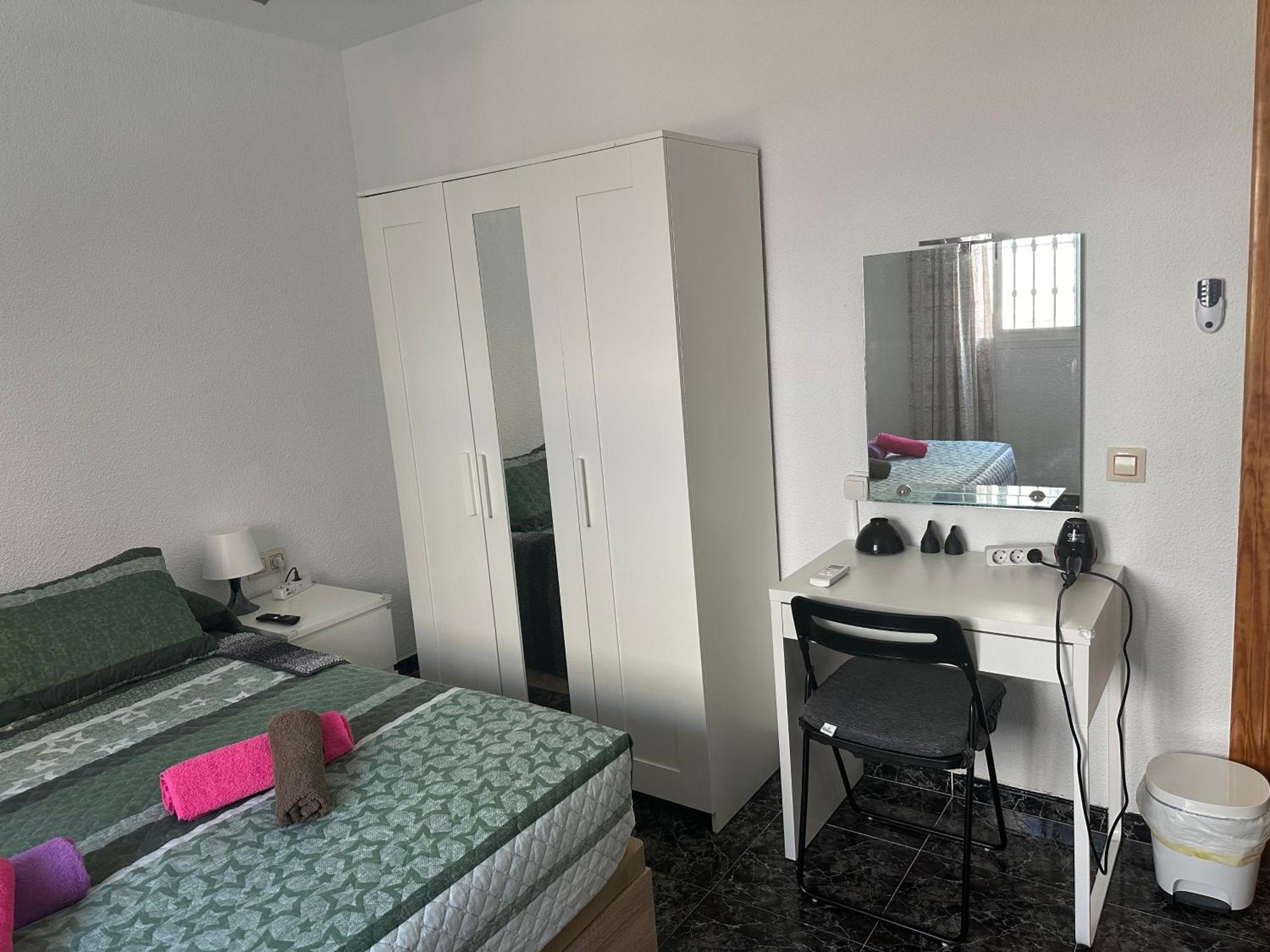 Almeria Centro Habitacion Privada En Apartamento Compartido Eksteriør billede