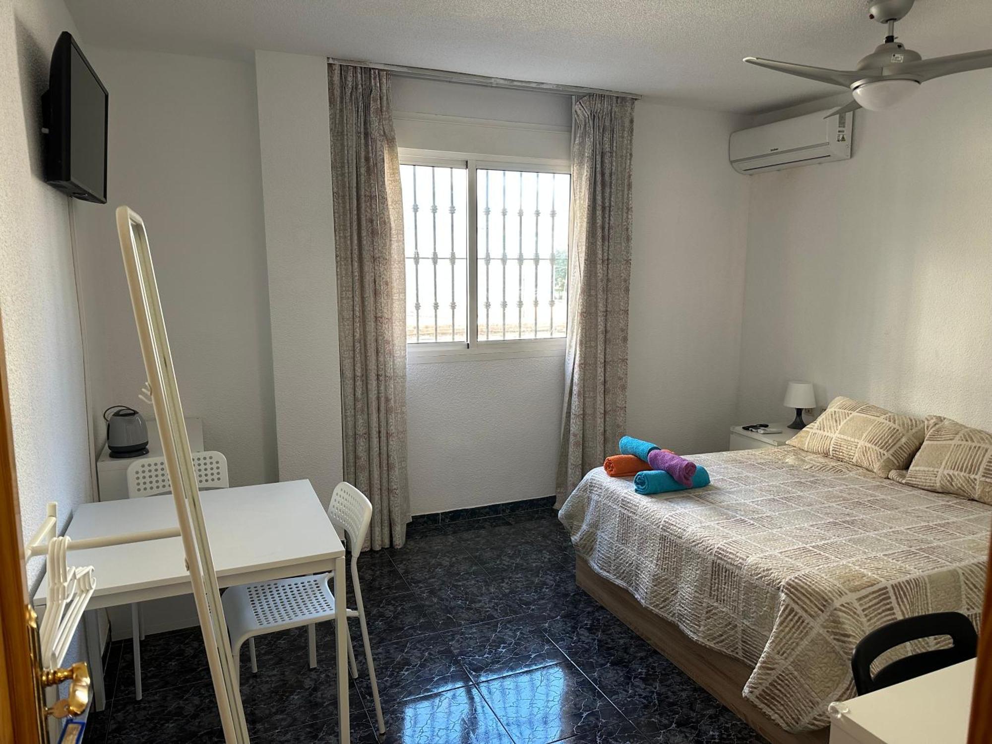 Almeria Centro Habitacion Privada En Apartamento Compartido Eksteriør billede