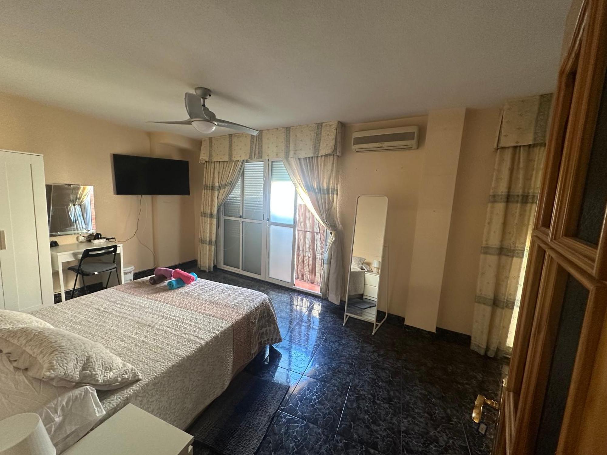 Almeria Centro Habitacion Privada En Apartamento Compartido Eksteriør billede