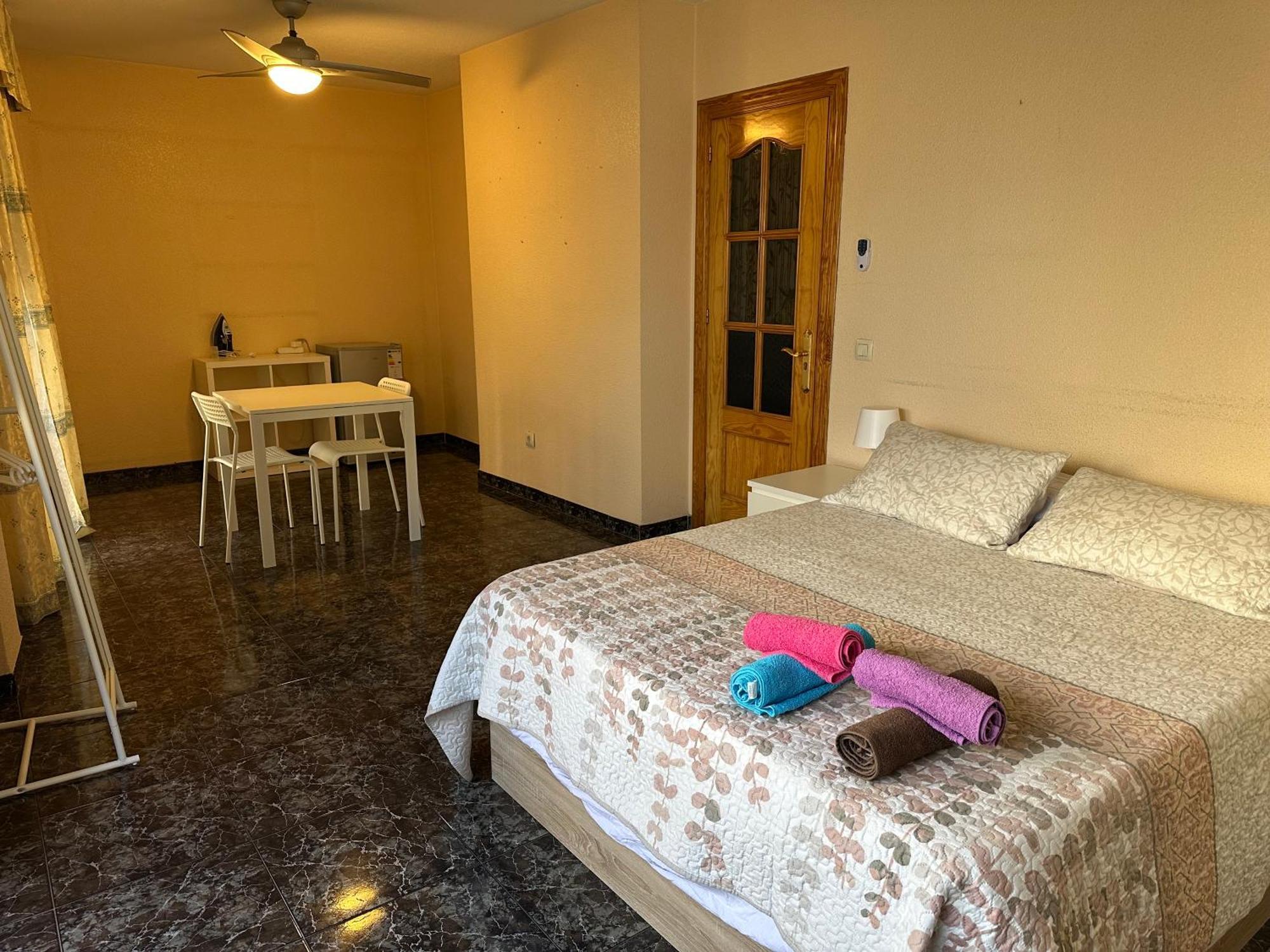 Almeria Centro Habitacion Privada En Apartamento Compartido Eksteriør billede
